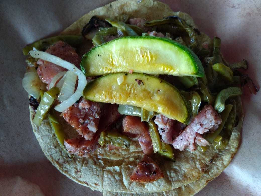 <span style="font-weight: bold;">Tacos de chorizo argentino</span><br>